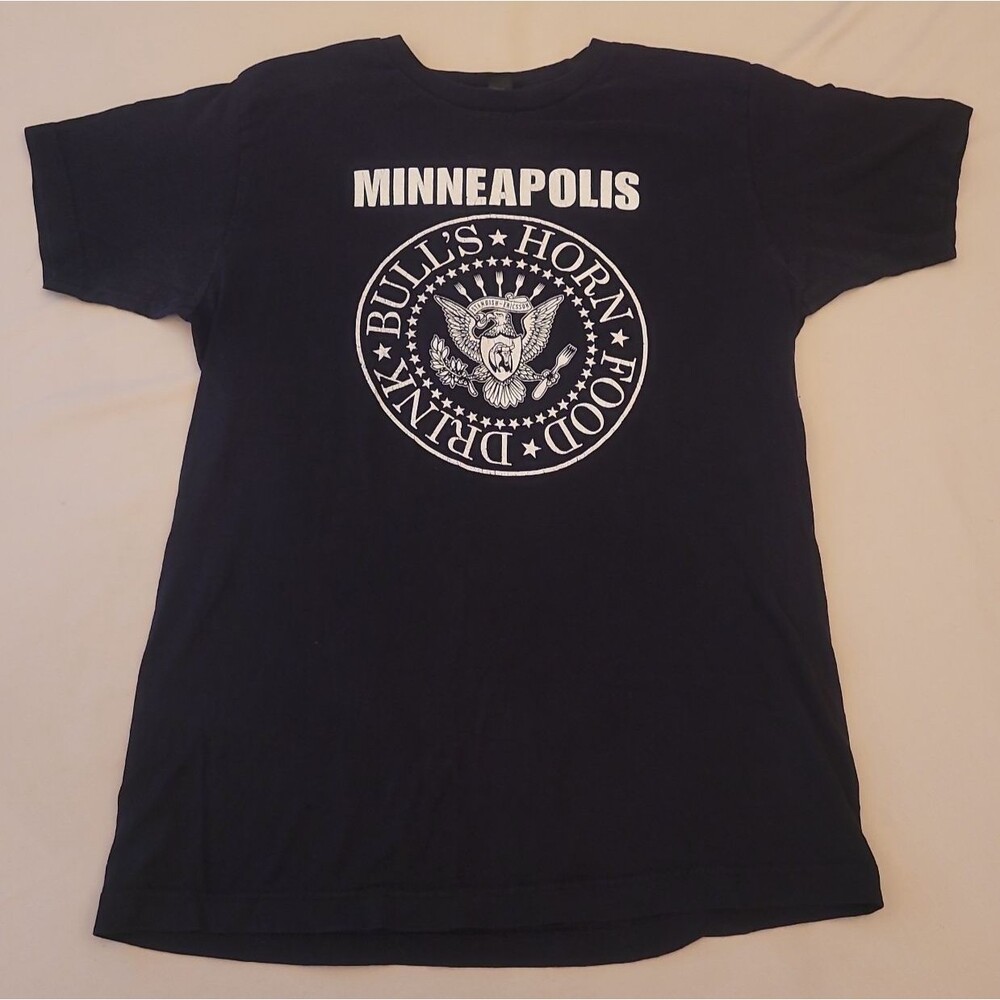 Bull's Horn Food Drink Minneapolis Black Short Sleeve Graphic Tshirt Medium